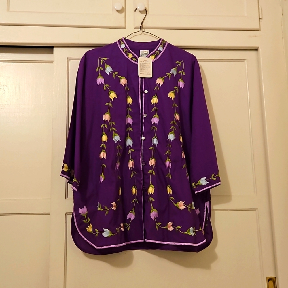 Caro of Honolulu Purple Embroidered Button Down Size 18